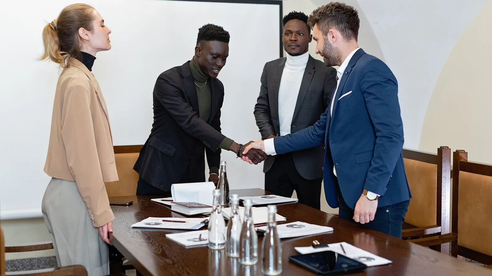 Illustration du pôle Intermédiation d'affaires
